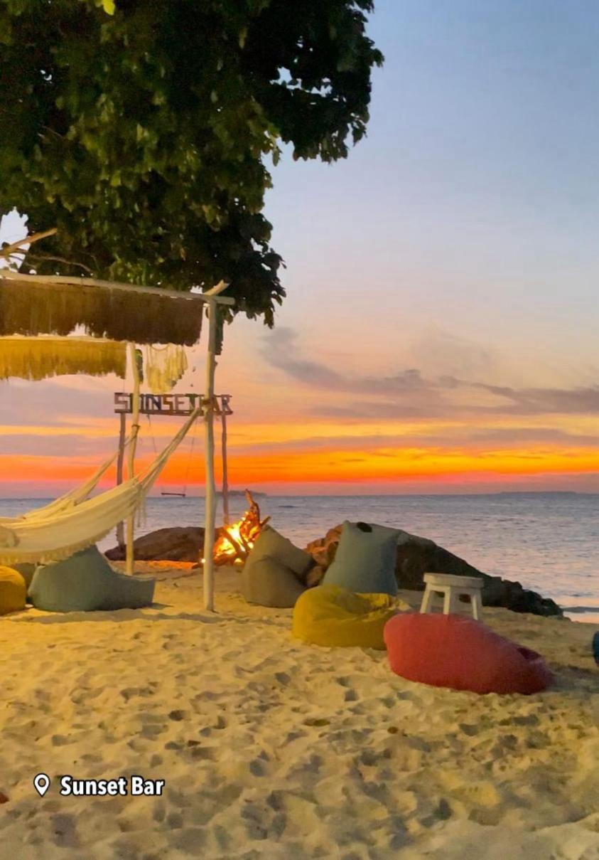 Loyal Friend Hostel Karimunjawa Exterior photo