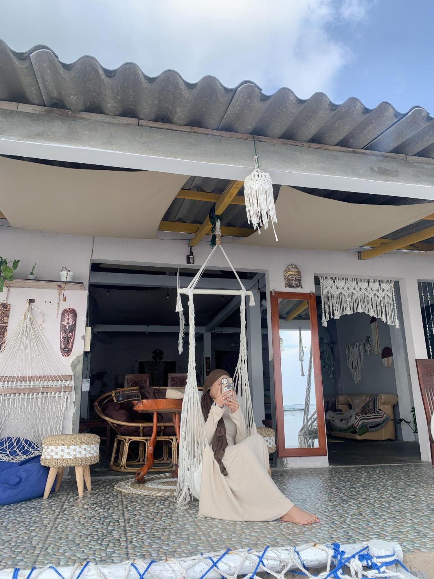 Loyal Friend Hostel Karimunjawa Exterior photo